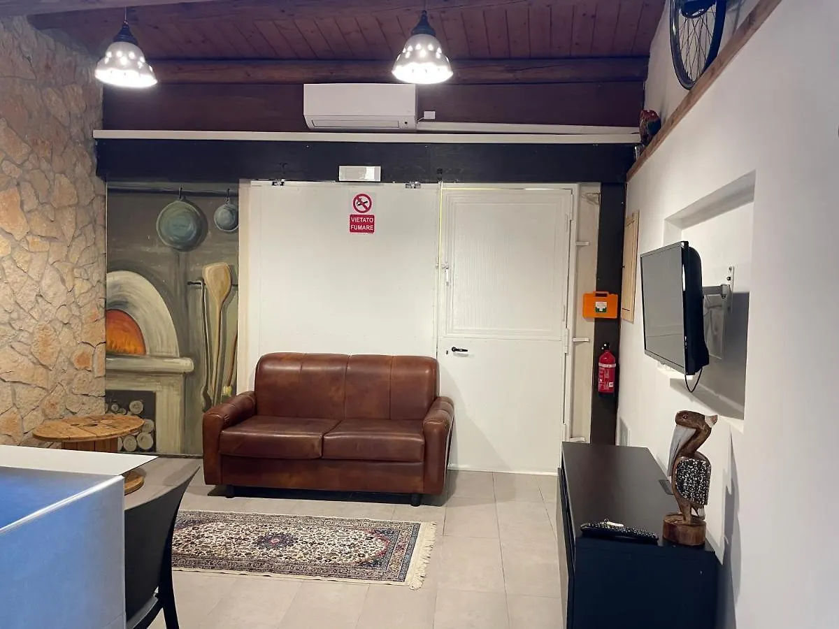Profumo D'Arancio B&B A Pedalino 0*, Casa Criscione Italy